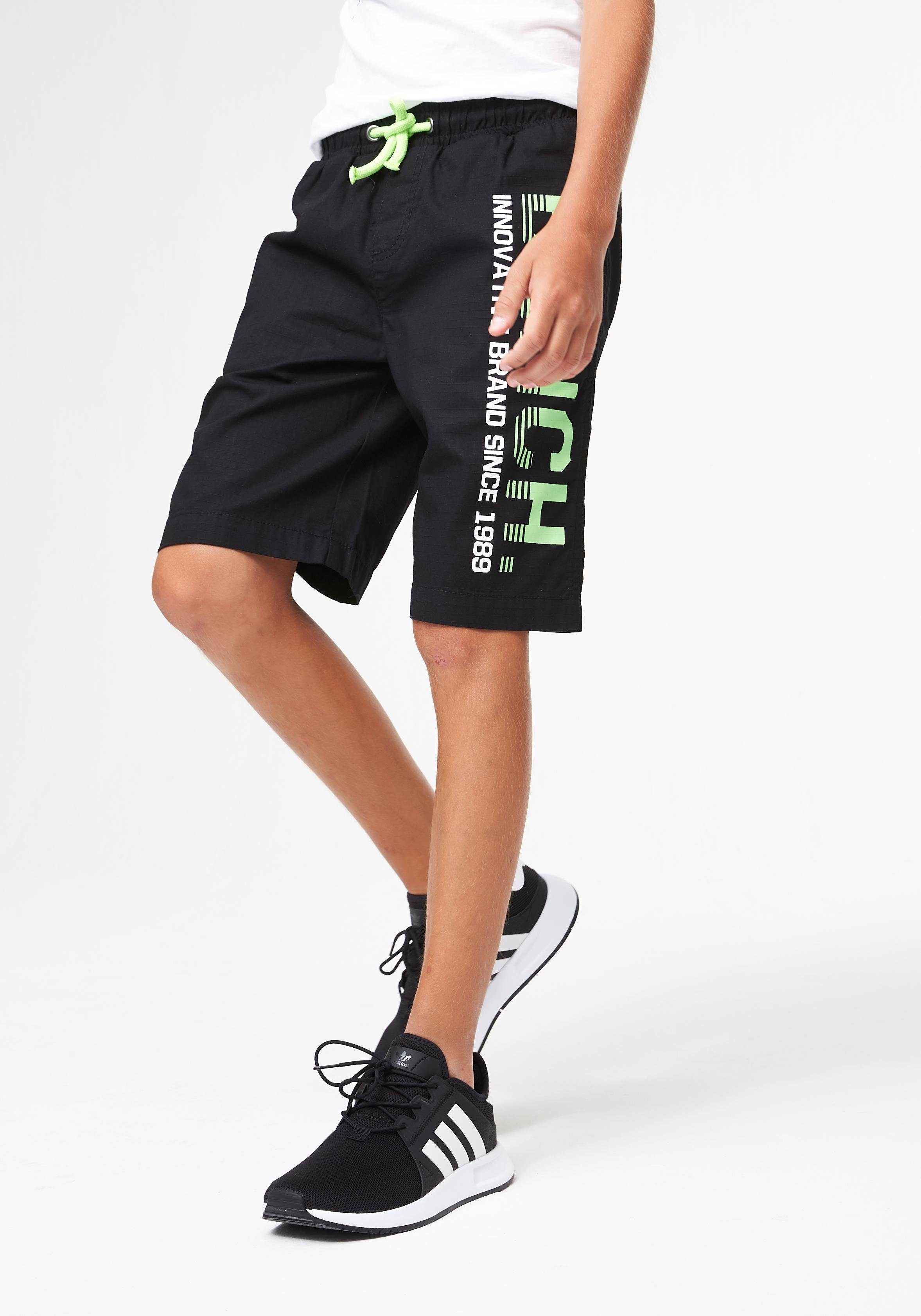 Bench. Bermudas mit Nahttaschen und Druck