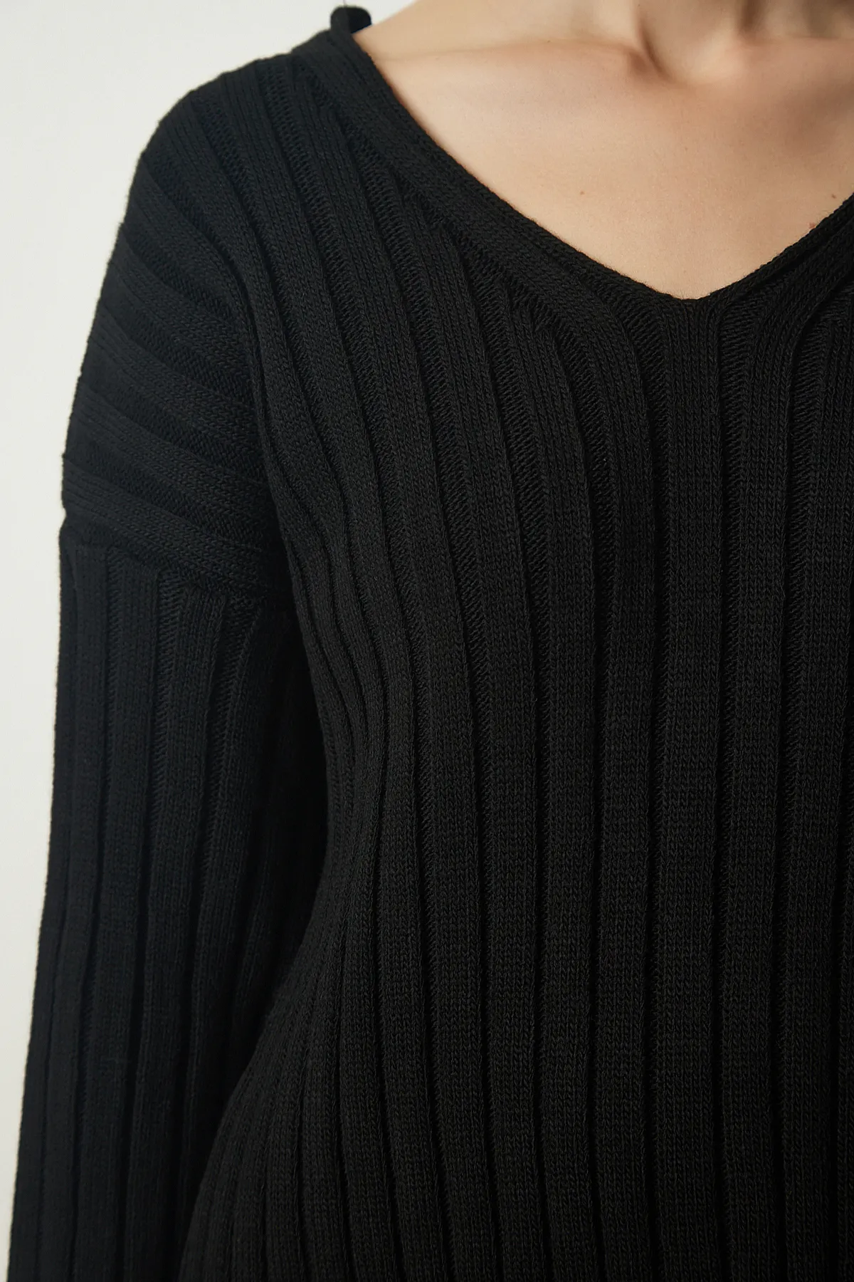 Happiness İstanbul  Schwarzes Strickset mit geripptem Pullover und Rock für Damen YY00188