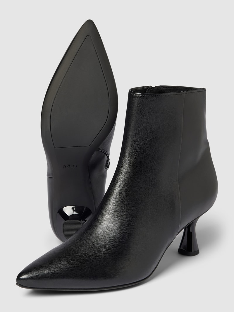 Stiefeletten aus Leder mit Reißverschluss in schwarz