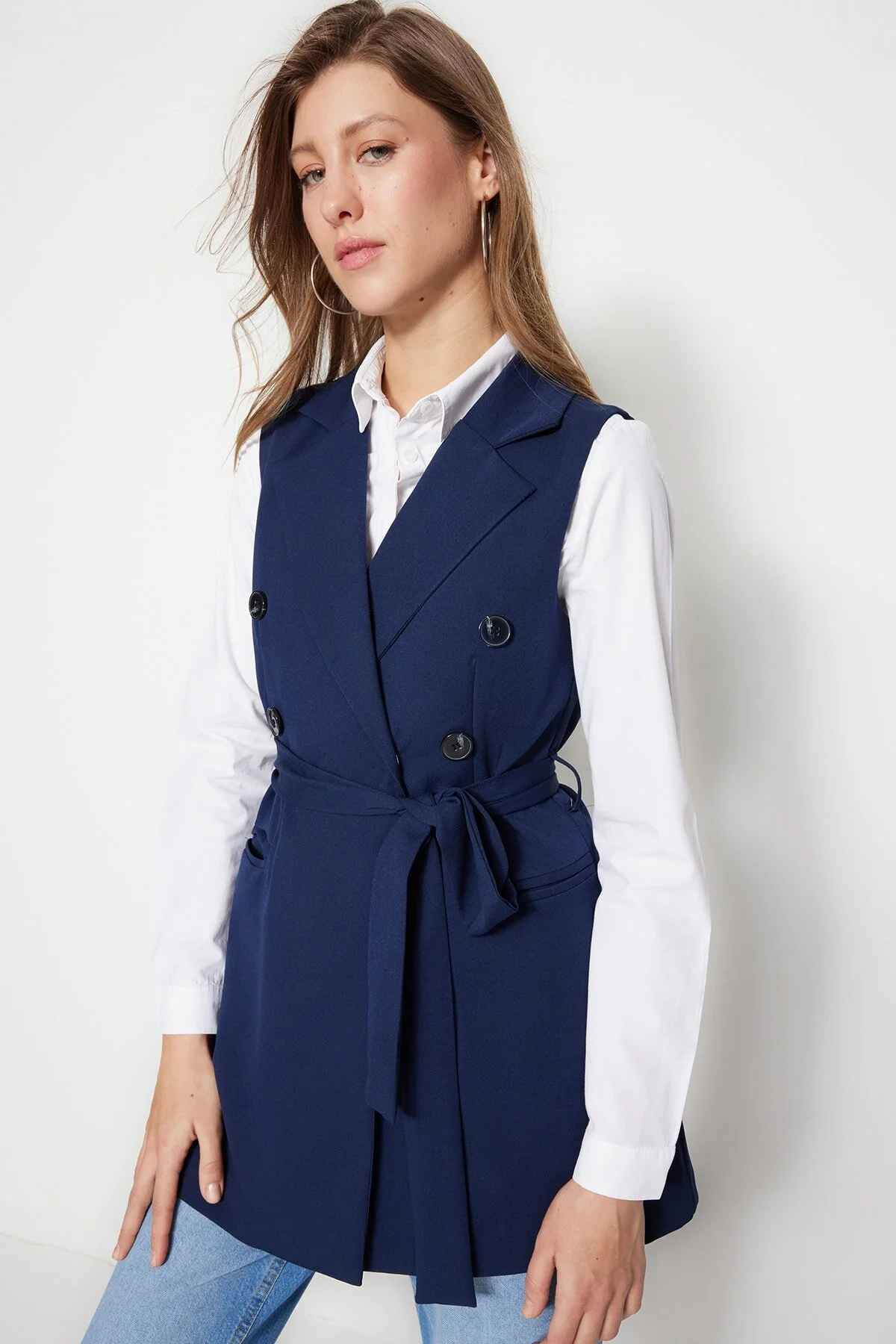 Trendyol Modest  Marineblaue Taillenbindung, detaillierte, gewebte, gefütterte Weste TCTSS23YL00029