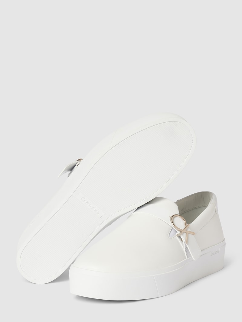 Slip-on-Sneaker aus Leder in weiß