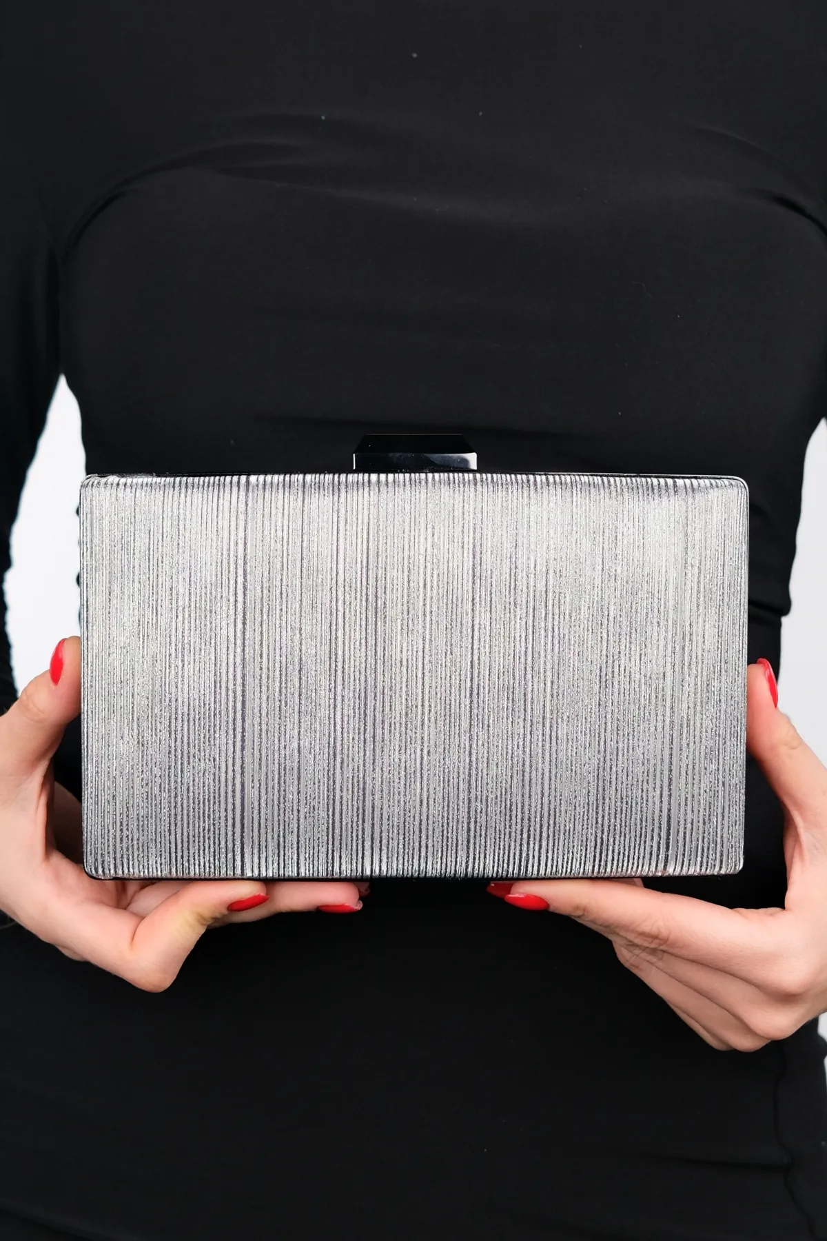 LuviShoes  YADAYA Abendtasche für Damen in Platin mit Streifen