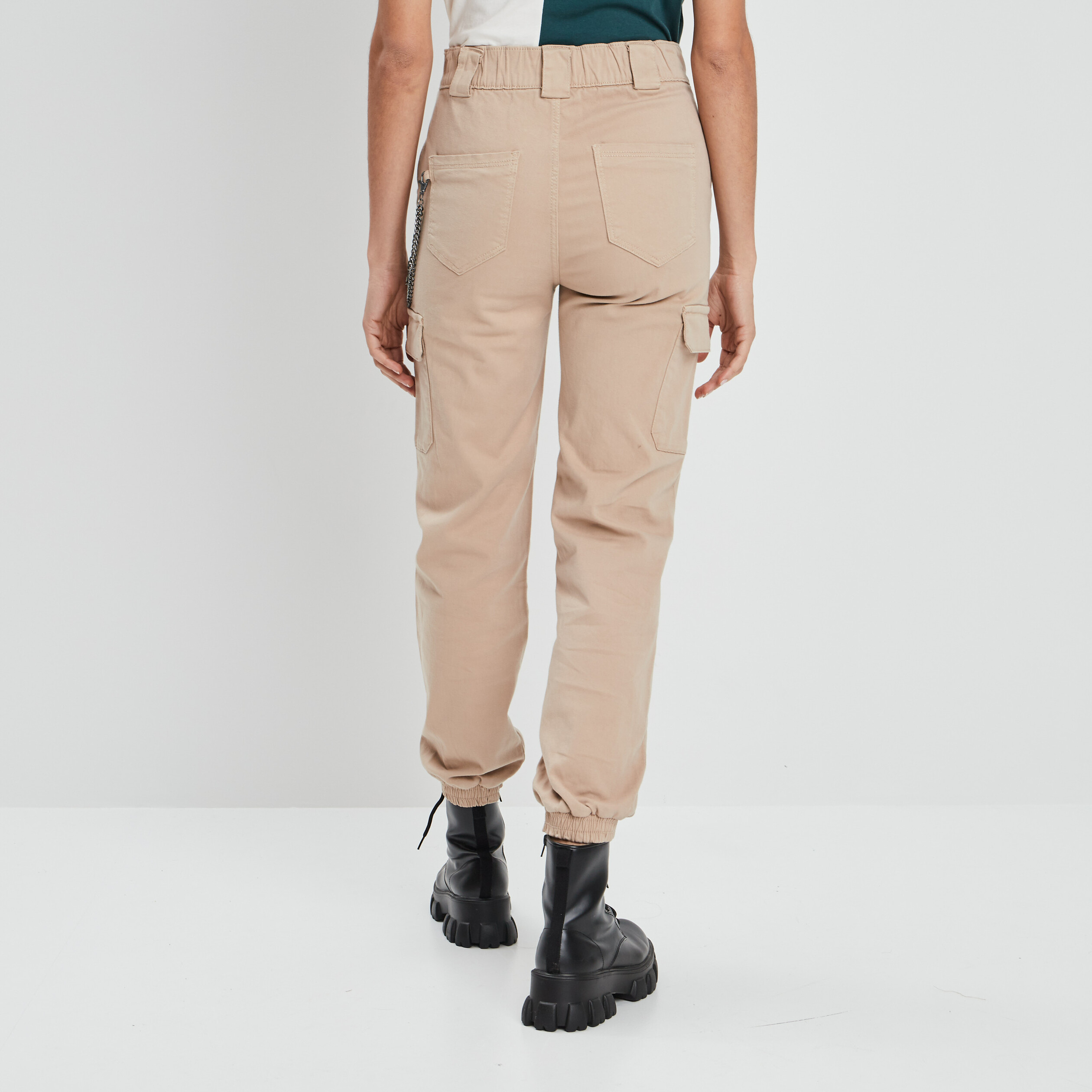 Pantalon cargo avec chaîne sable femme | La Halle