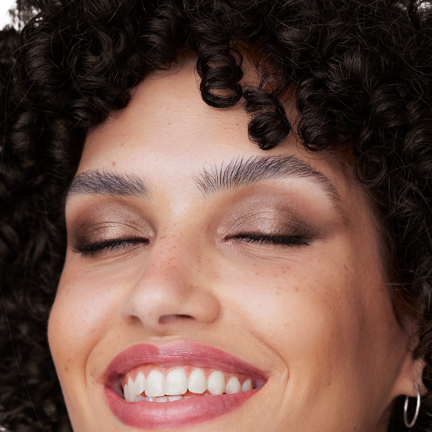 Clinique High Impact™ ēnu efekts