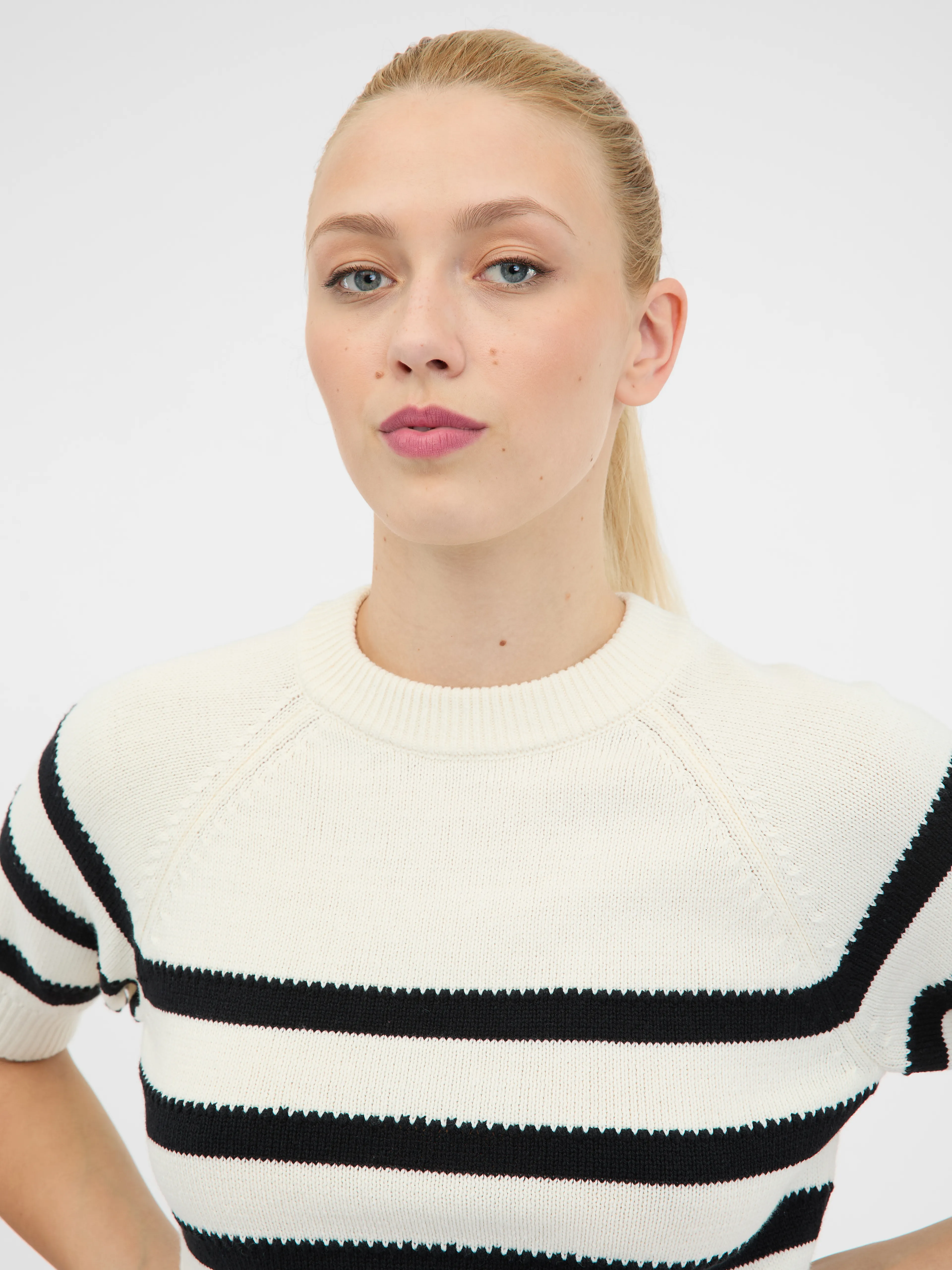 Cremefarbener Damen-Kurzarmpullover ORSAY