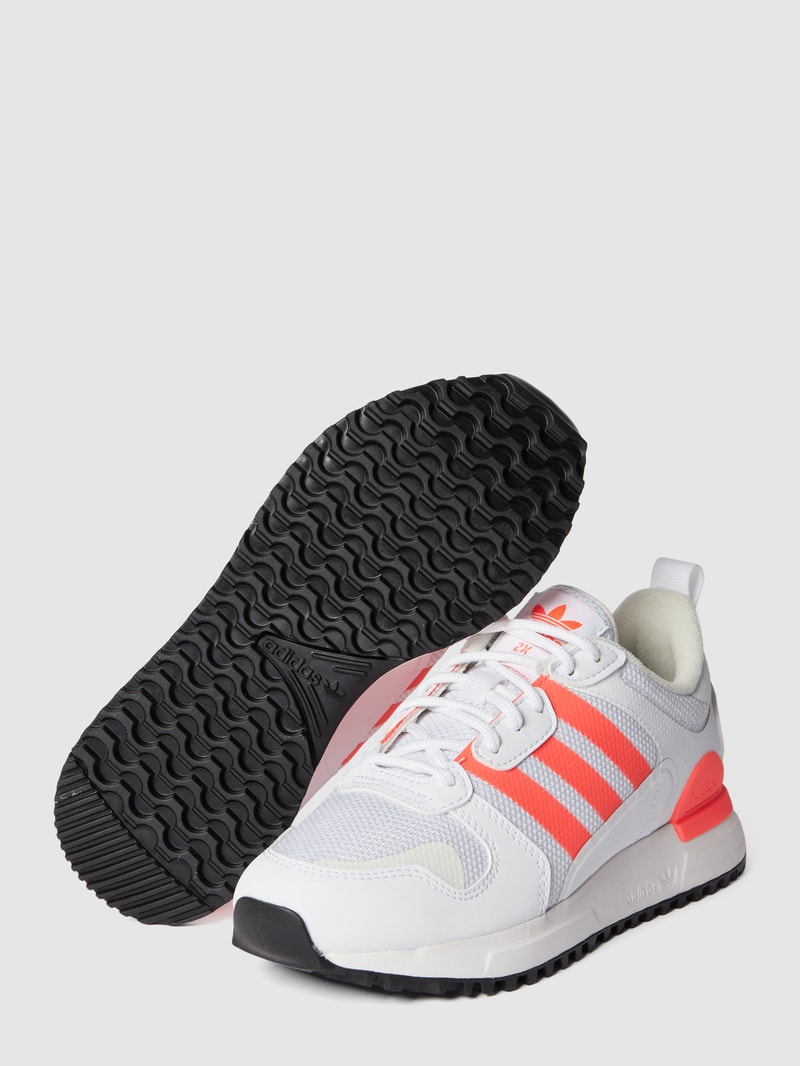 Sneaker mit Label-Details in offwhite