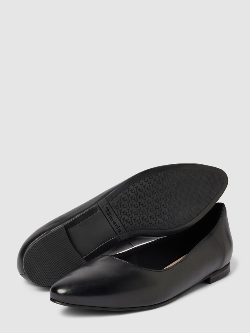 Ballerinas mit spitzer Form in schwarz