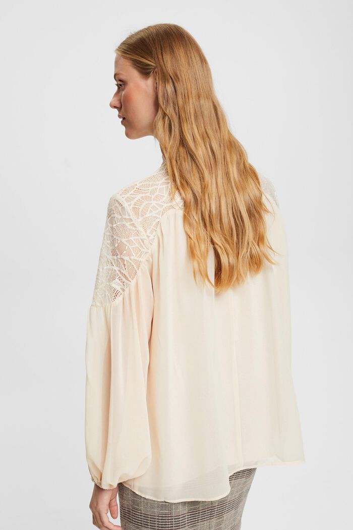 Chiffon-Bluse mit Spitze