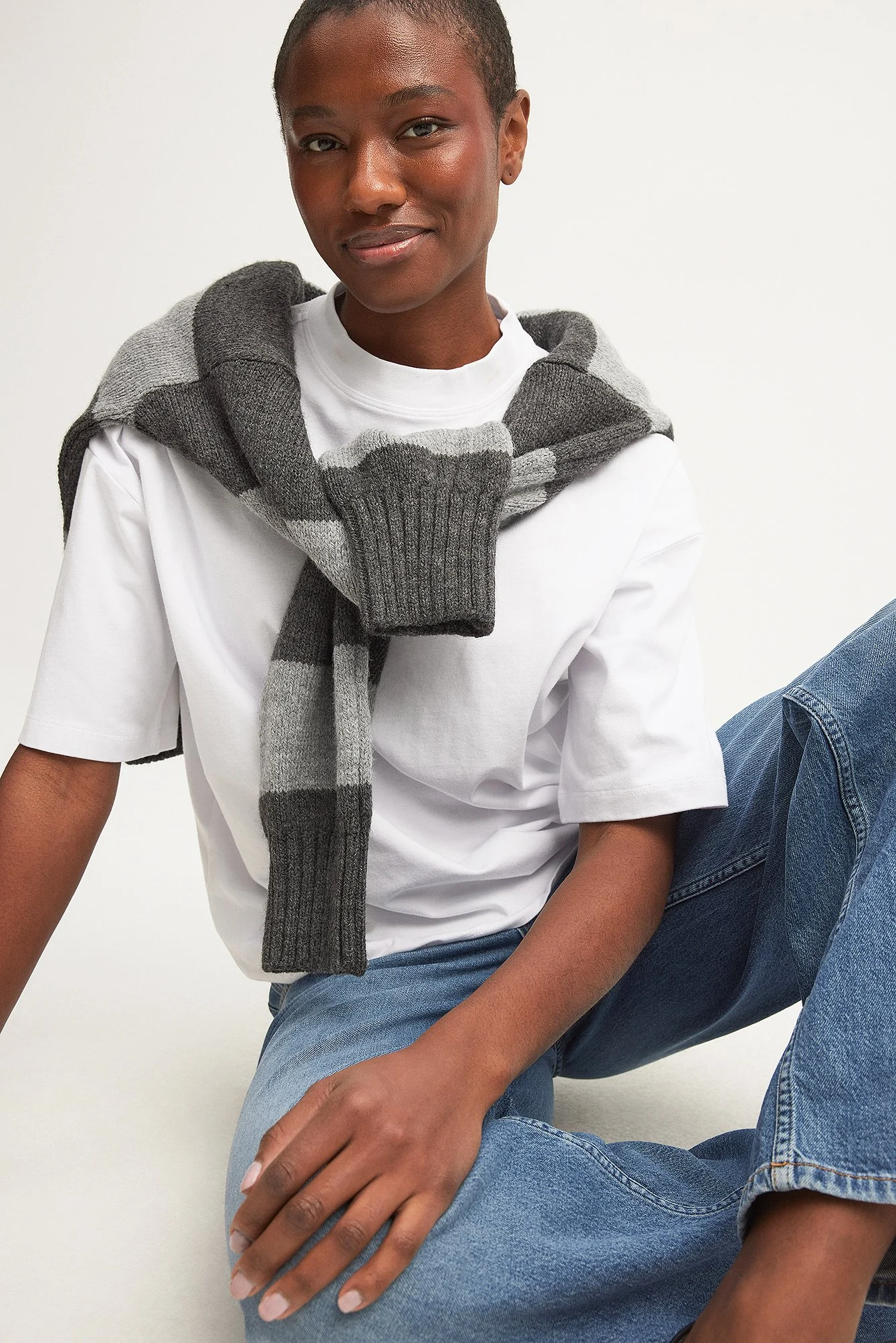 Oversize-T-Shirt mit versetzter Schulter