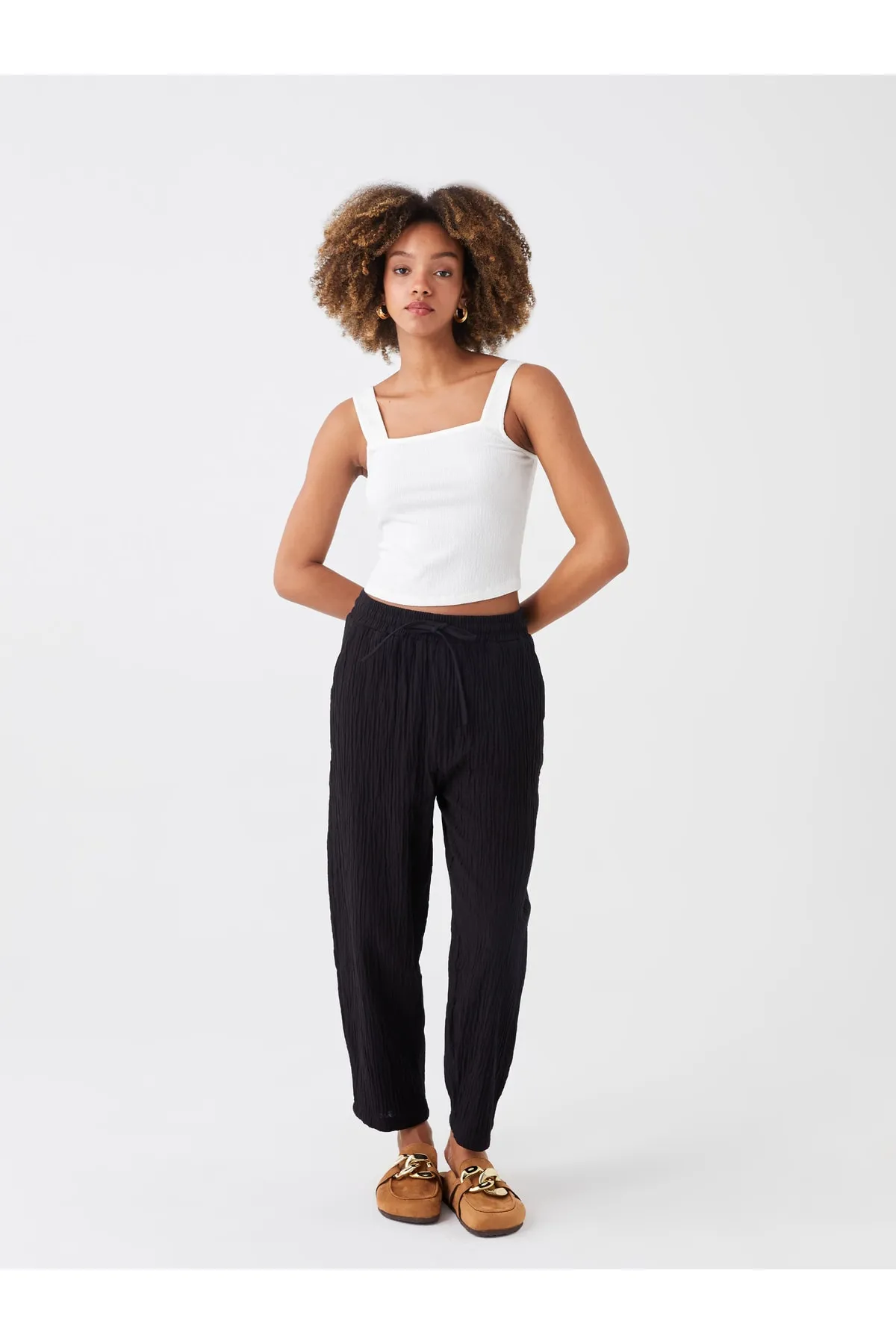 LC Waikiki  Kurzes Tanktop für Damen mit eckigem Kragen und geraden Trägern