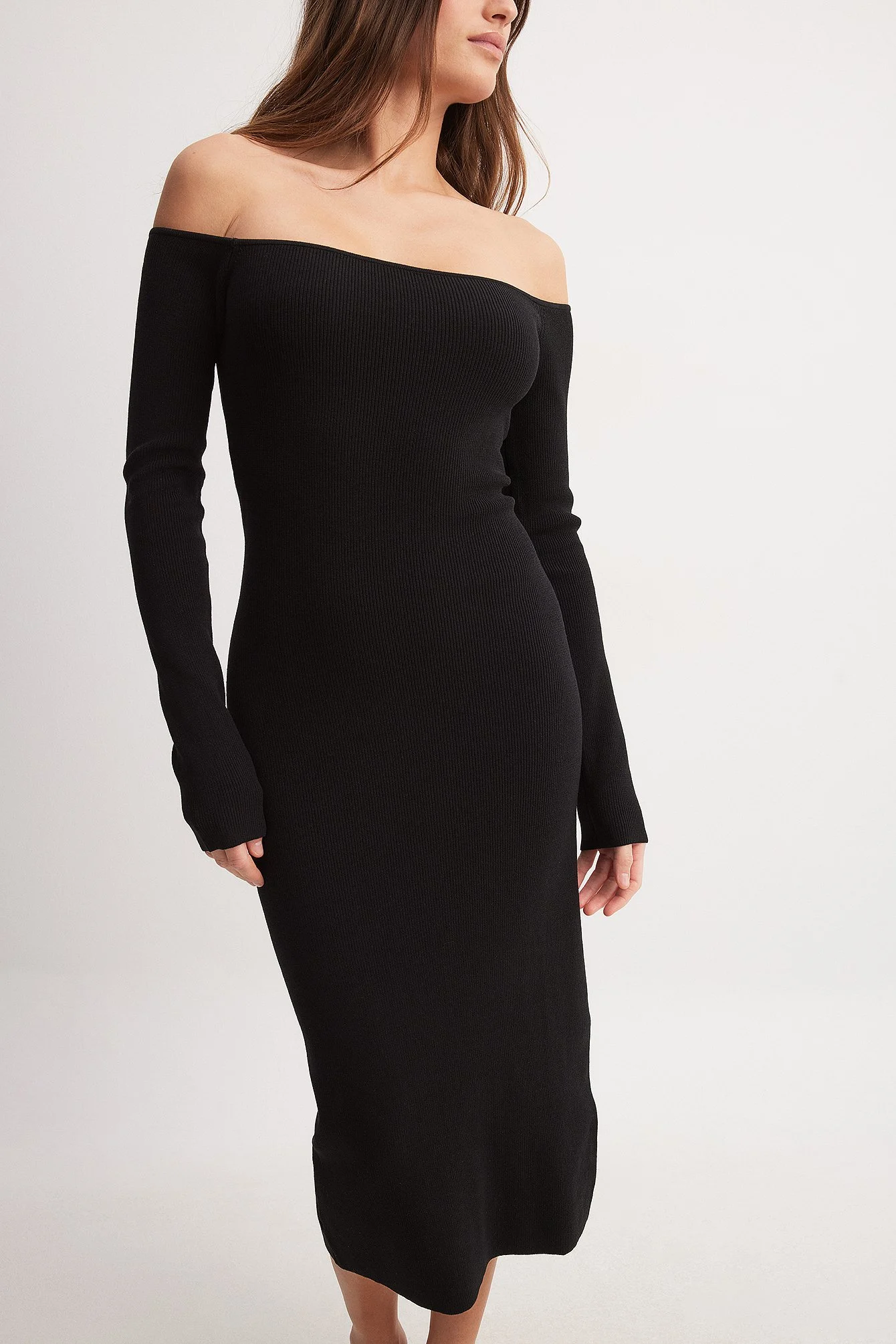 Schulterfreies Strick-Midikleid