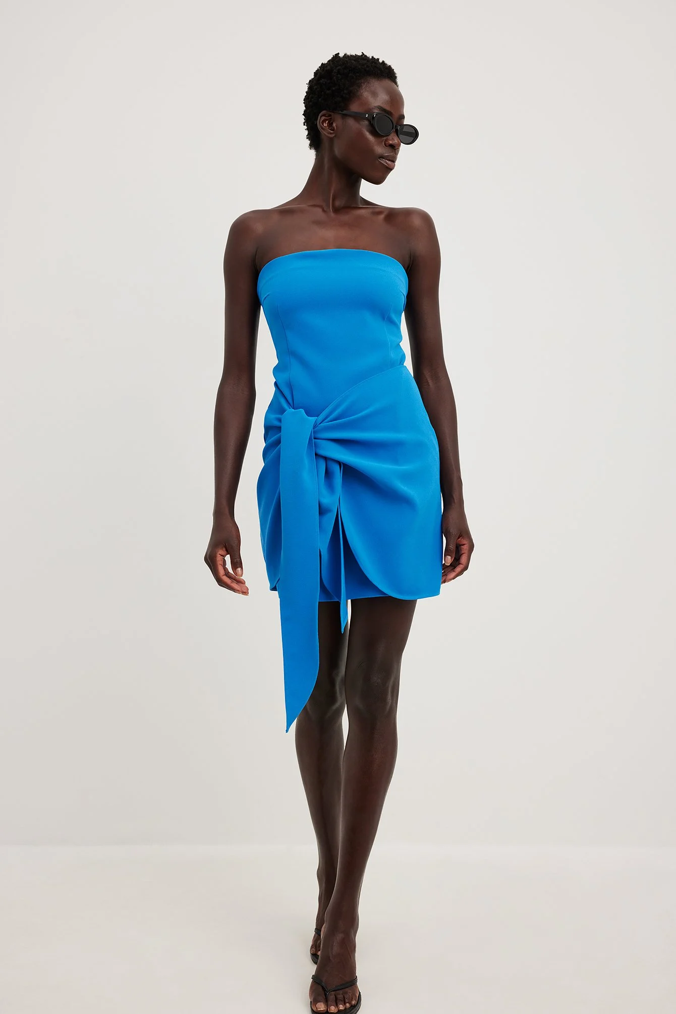 Bandeau-Minikleid mit Bindedetail