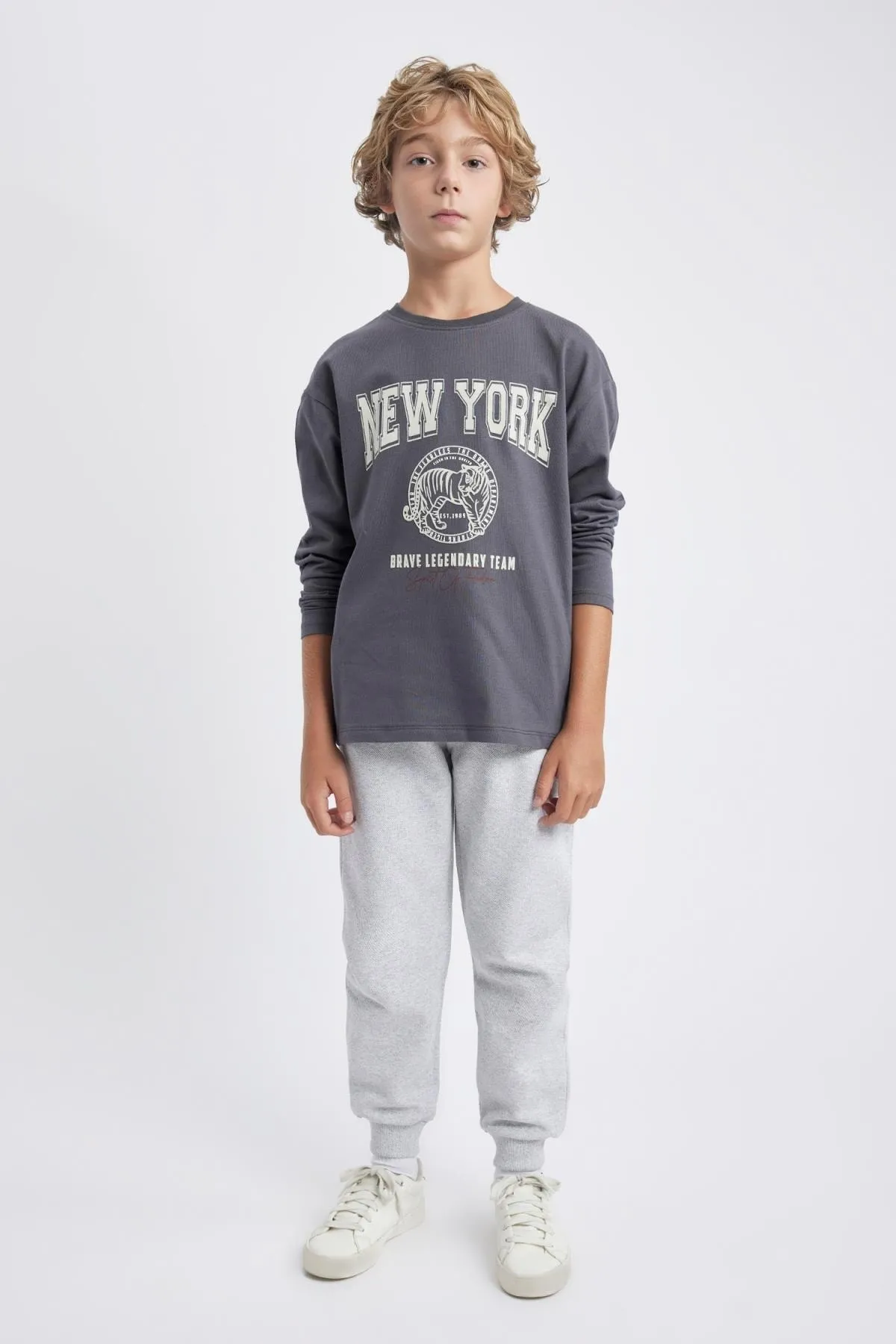 DeFacto  Langärmliges T-Shirt aus gekämmter Baumwolle mit Rundhalsausschnitt in Oversize-Passform für Jungen