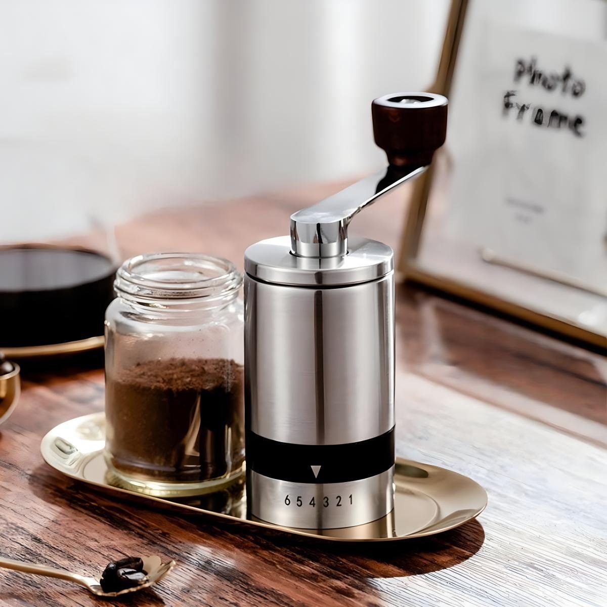 HYIEAR Kaffeemühle Manuelle, 6 Verstellbarer Mahlgrad, Edelstahl und Glas, Keramikmahlwerk, 15,00 g Bohnenbehälter, inkl. Siebträgeradapter und Reinigungspinsel