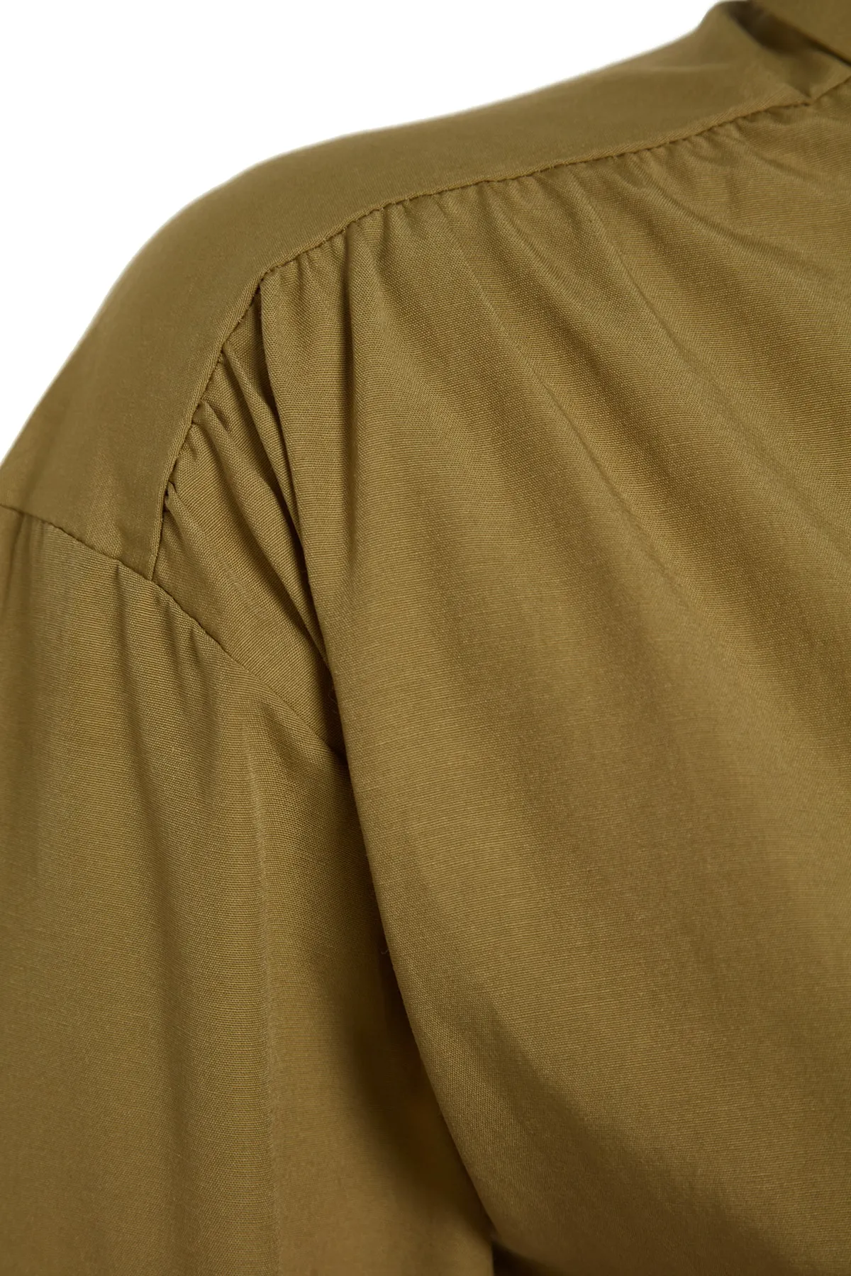 Trendyol Modest  Hellkhakifarbenes Kleid aus gewebter Baumwolle mit geraffter Taille TCTSS23EB00067