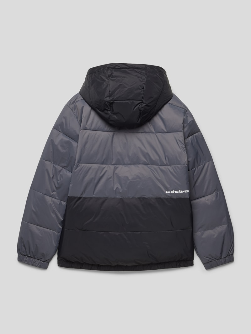 Steppjacke mit Label-Patch in graphit
