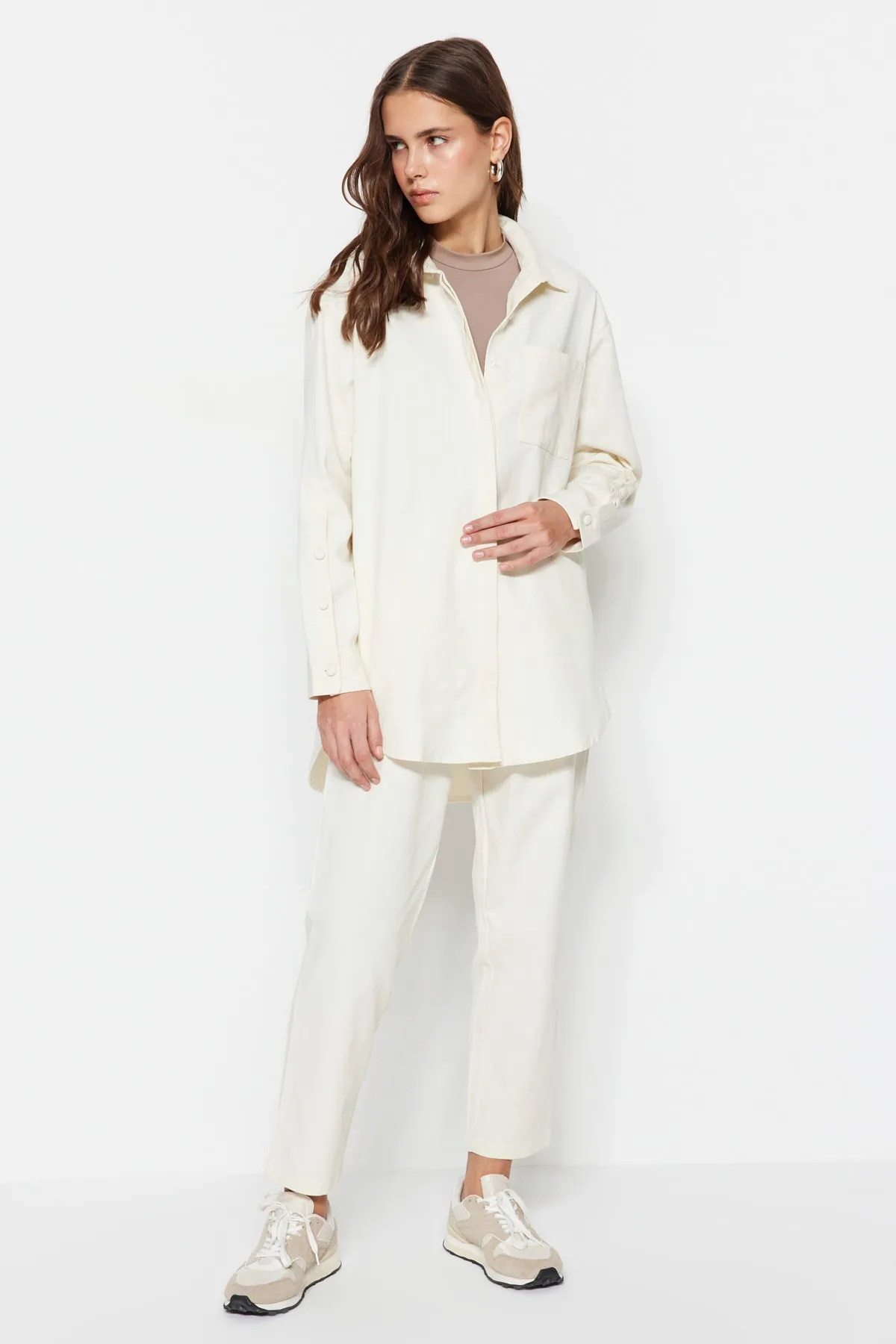 Trendyol Modest  Hellbeige Hemd-Hosen-Set aus gewebter Baumwolle TCTSS23US00065