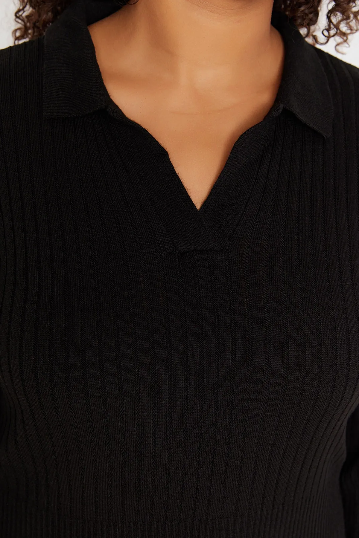 Trendyol Curve  Schwarzes Strickkleid mit Rollkragen