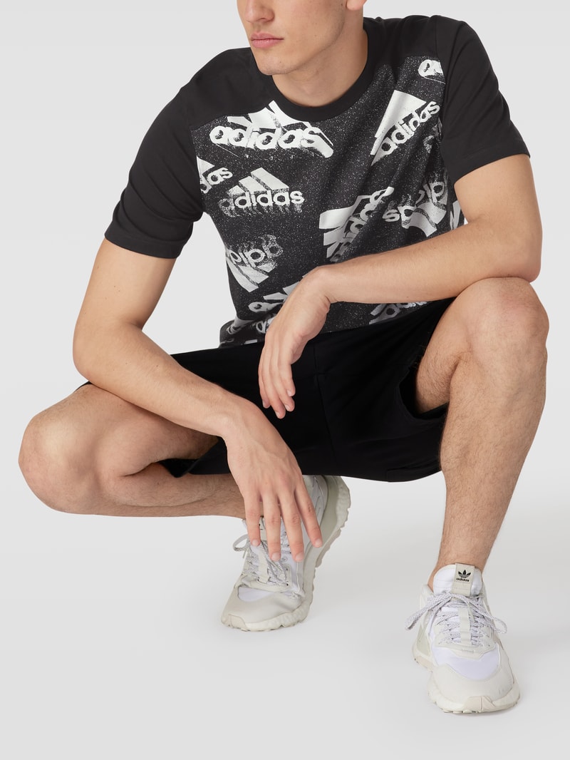 T-Shirt mit Label-Print in schwarz