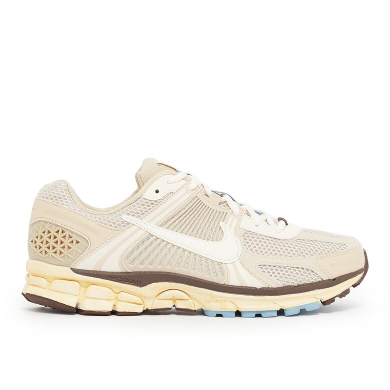 NIKE Zoom Vomero 5 
