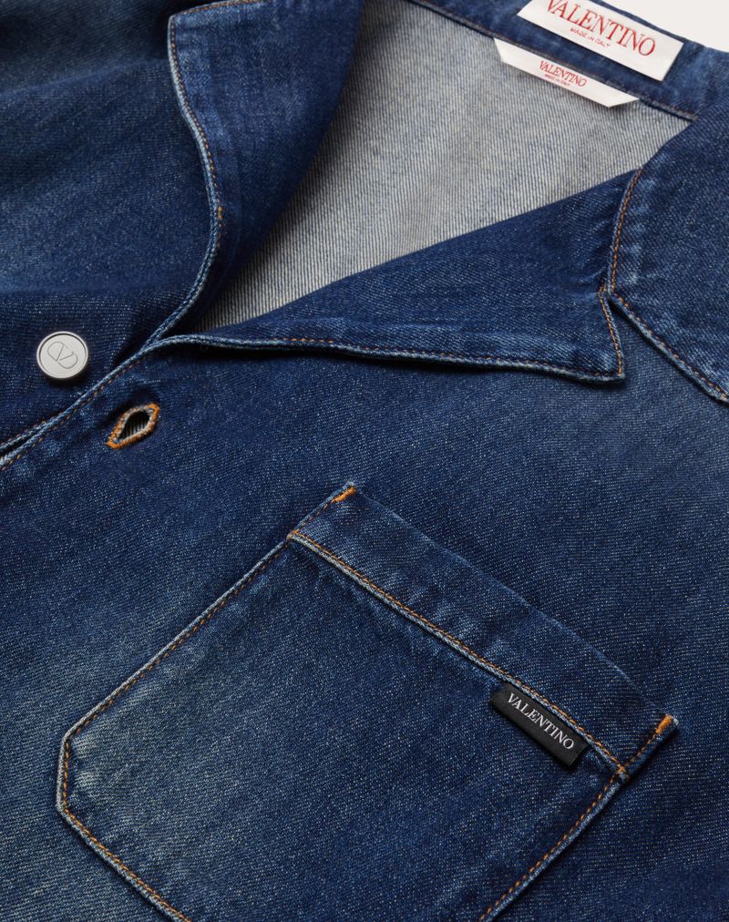 CAMISA DE BOLICHE EM JEANS CHAMBRAY