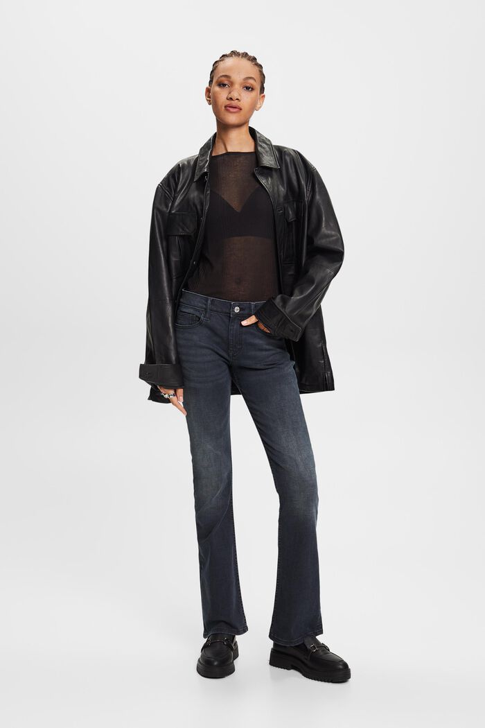 Bootcut-Jeans mit mittelhohem Bund
