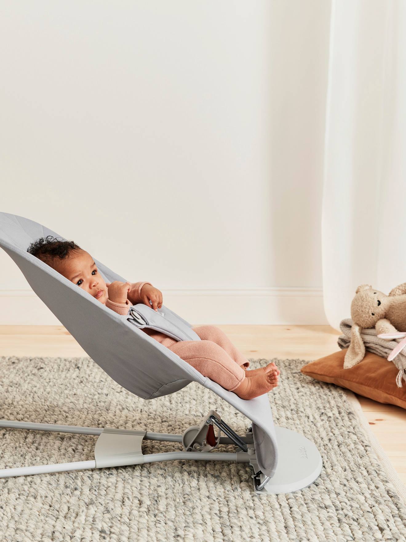 Transat Bliss en coton BabyBjörn gris clair/matelassage pétales