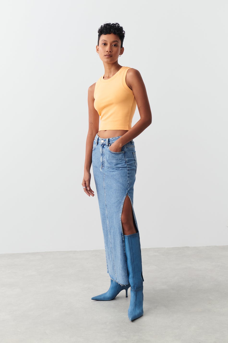 Cropped stretch tank
