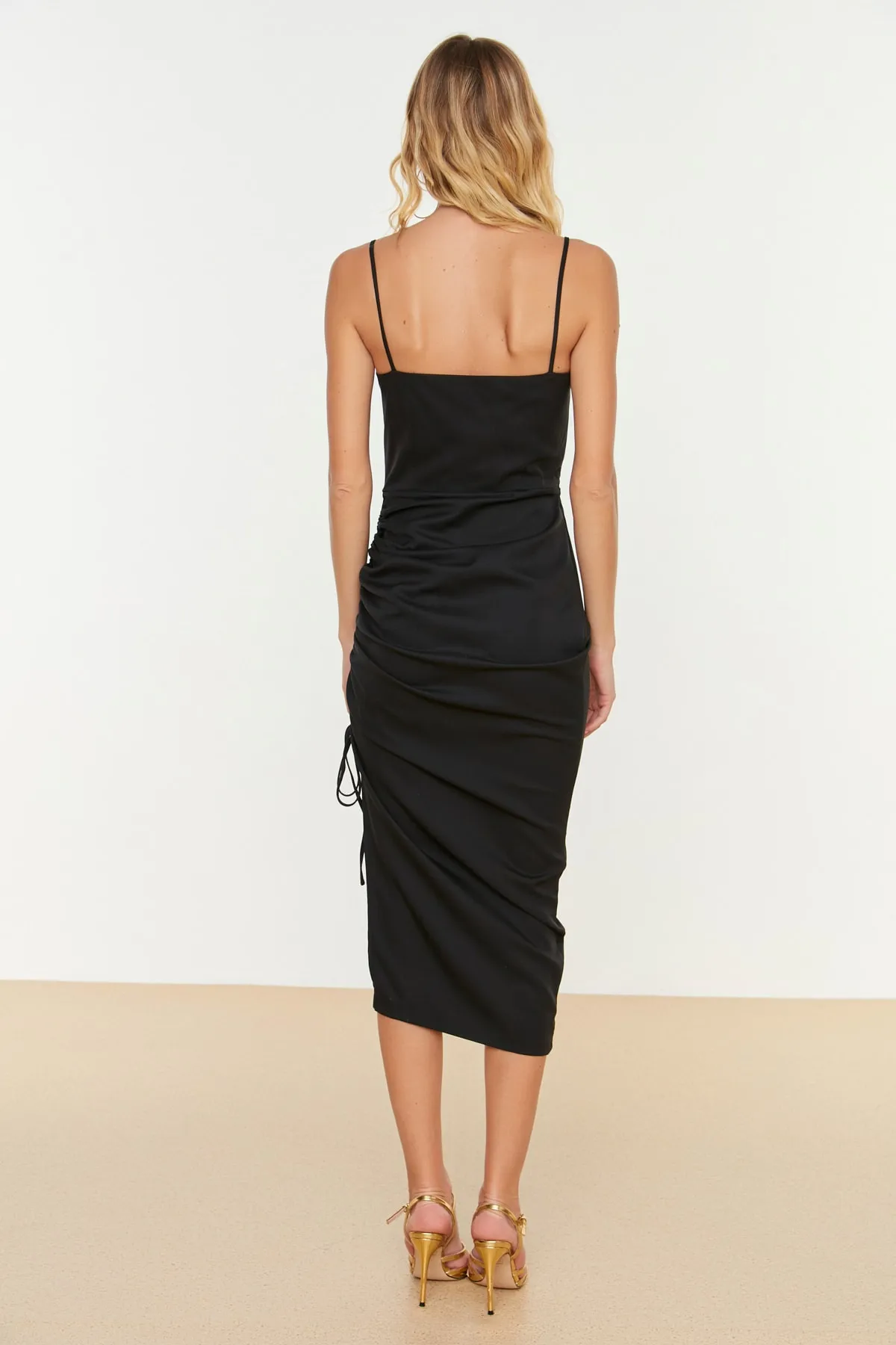 Trendyol Collection  Schwarzes, gewebtes, drapiertes, elegantes Abendkleid TPRSS21EL0213