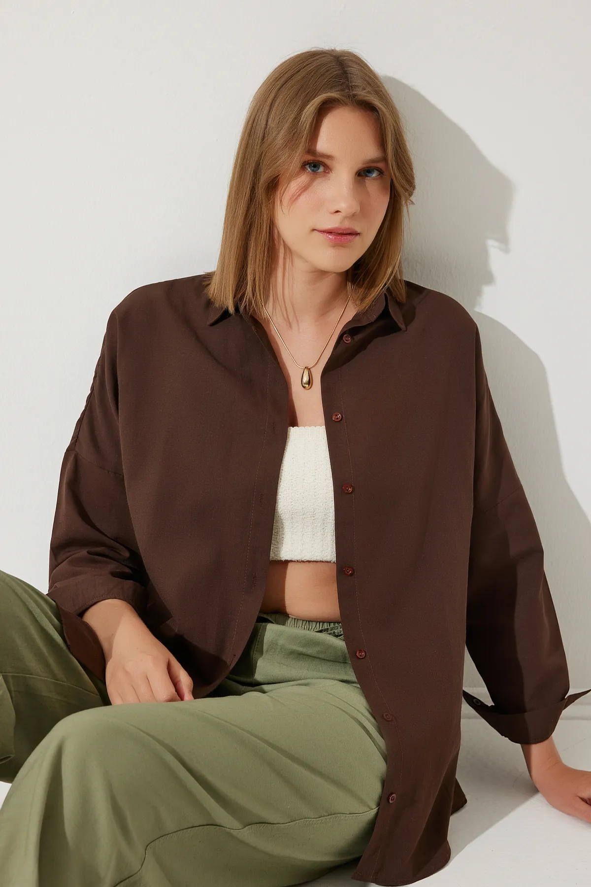 Happiness İstanbul  Bitter Brown Oversize Long Basic Shirt für Damen DD00842