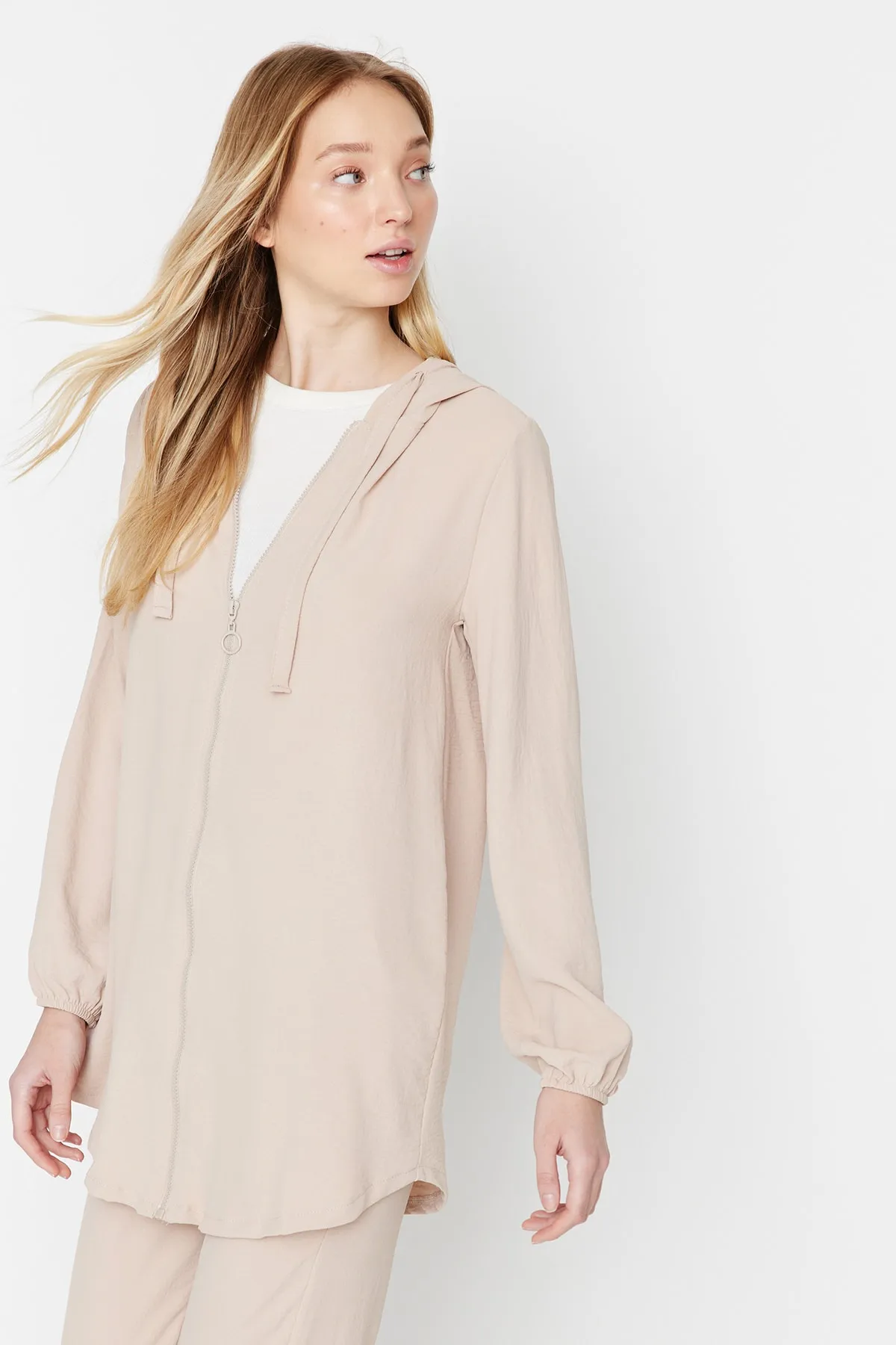 Trendyol Modest  Steinfarbenes Aerobin-Cardigan-Hosen-Set mit Kapuze und Reißverschluss, gewebt TCTSS22US0026