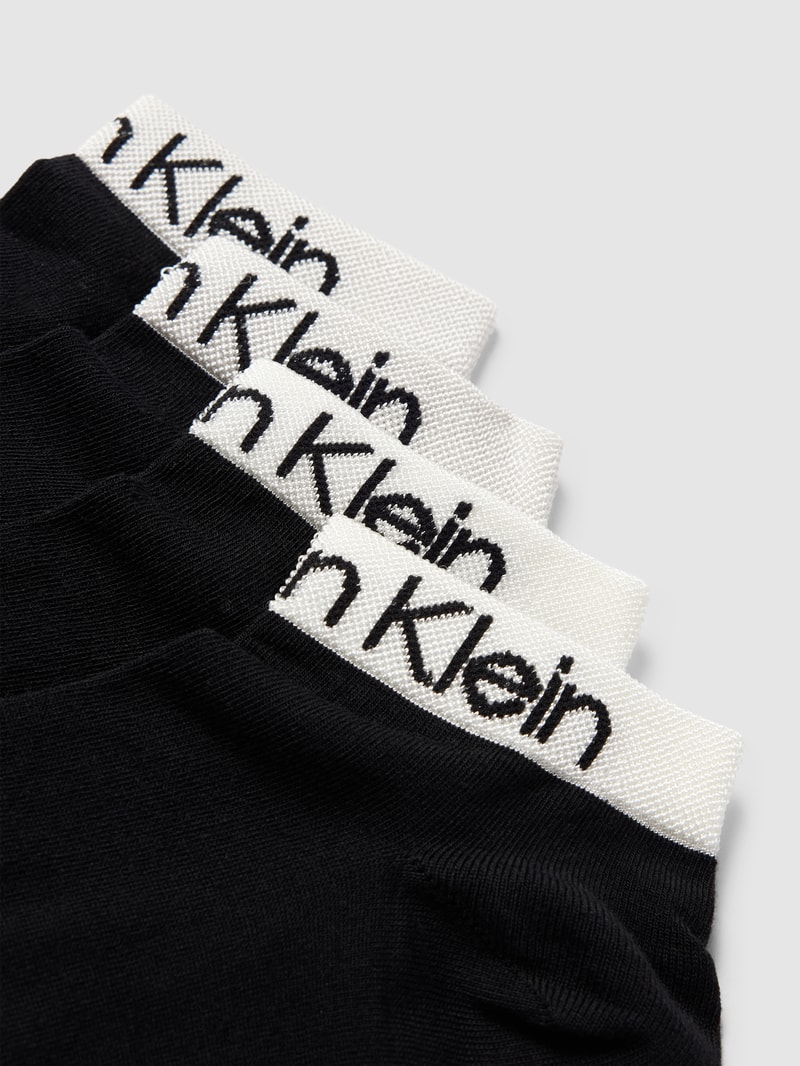Sneakersocken mit Viskose-Anteil im 4er-Pack in schwarz