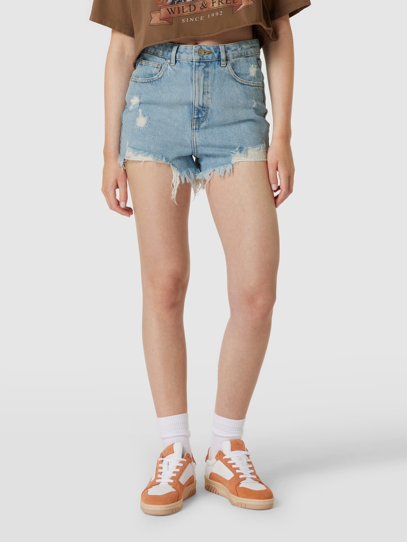 Jeansshorts im Destroyed-Look in hellblau