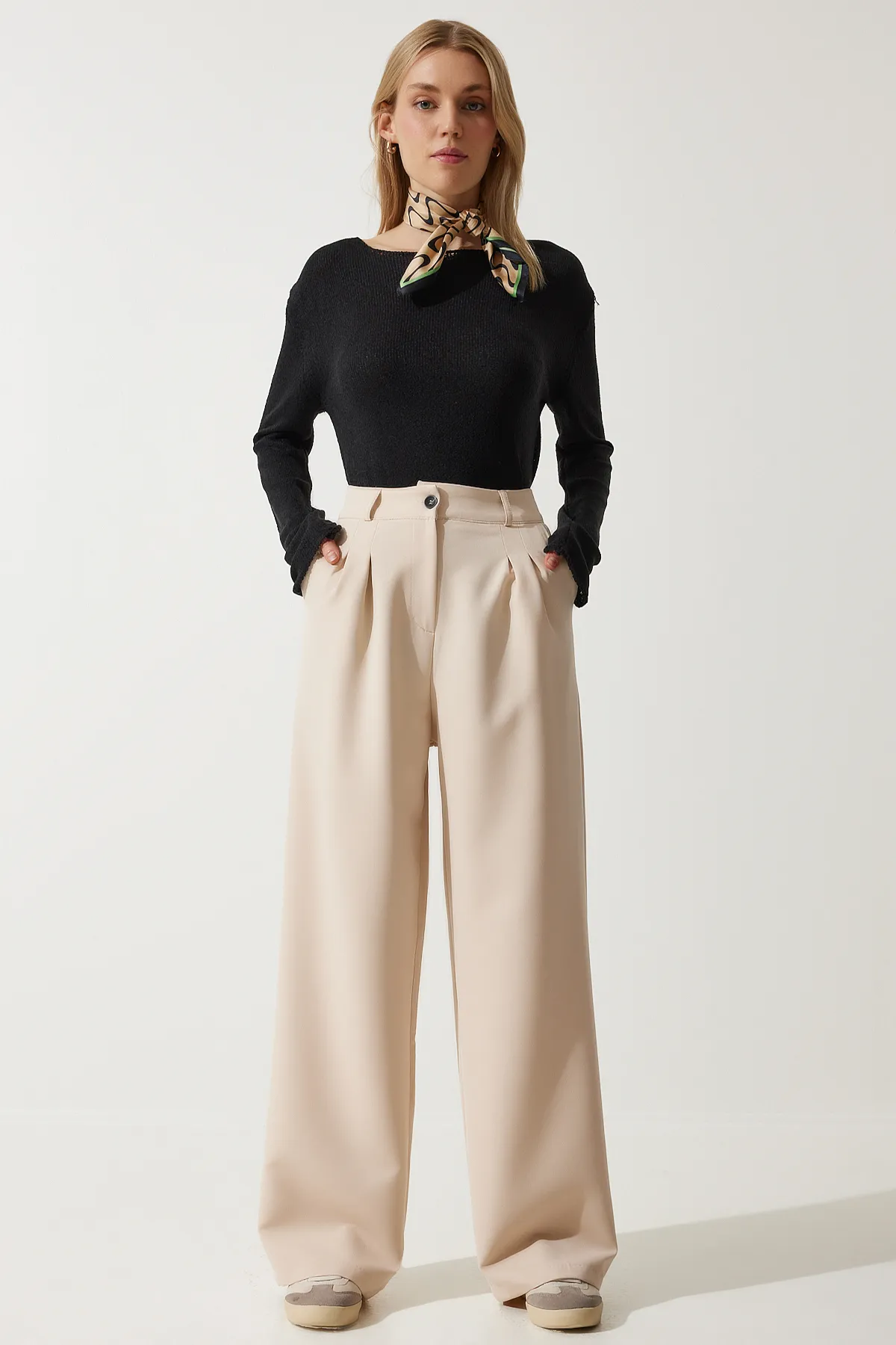 Happiness İstanbul  Cremefarbene, maskuline Webhose mit weitem Bein für Damen HG00001