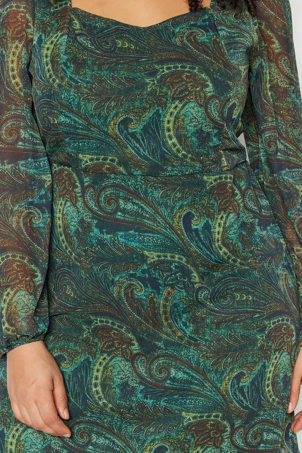 Trendyol Curve  Grünes Kleid aus gewebtem Chiffon mit Schalmuster TBBSS23AH00187