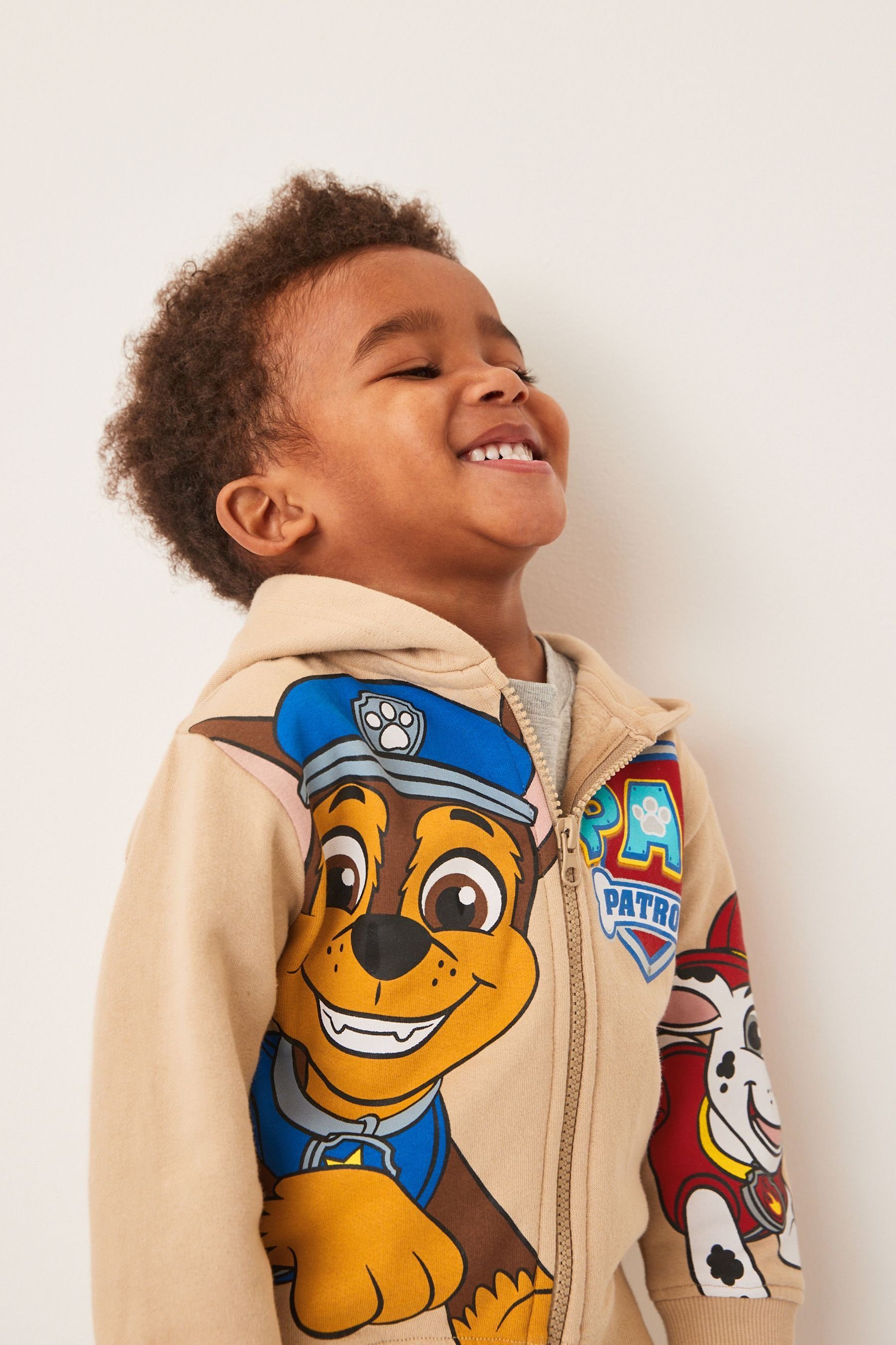 Next Sweatanzug Kapuzenjacke mit Reißverschluss und Shorts im Set (2-tlg)