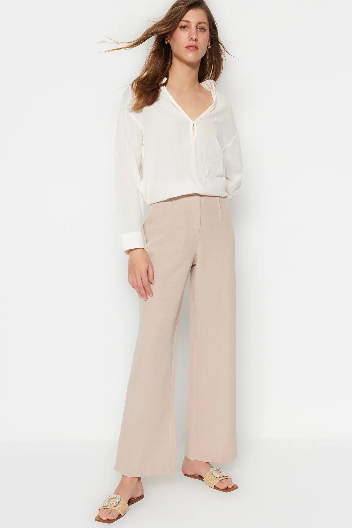Trendyol Collection  Steinige, gewebte Hose in Leinenoptik mit hoher Taille TWOSS23PL00210