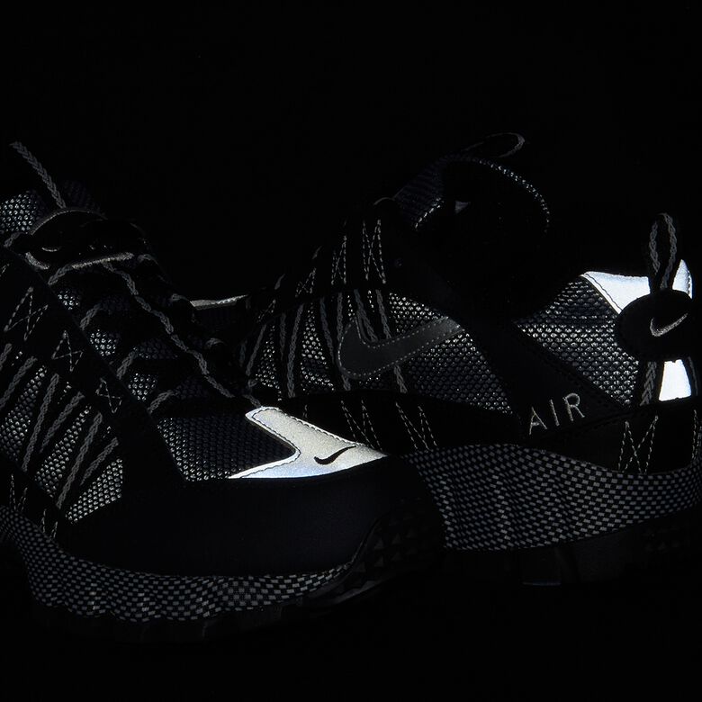 NIKE Air Humara Qs 