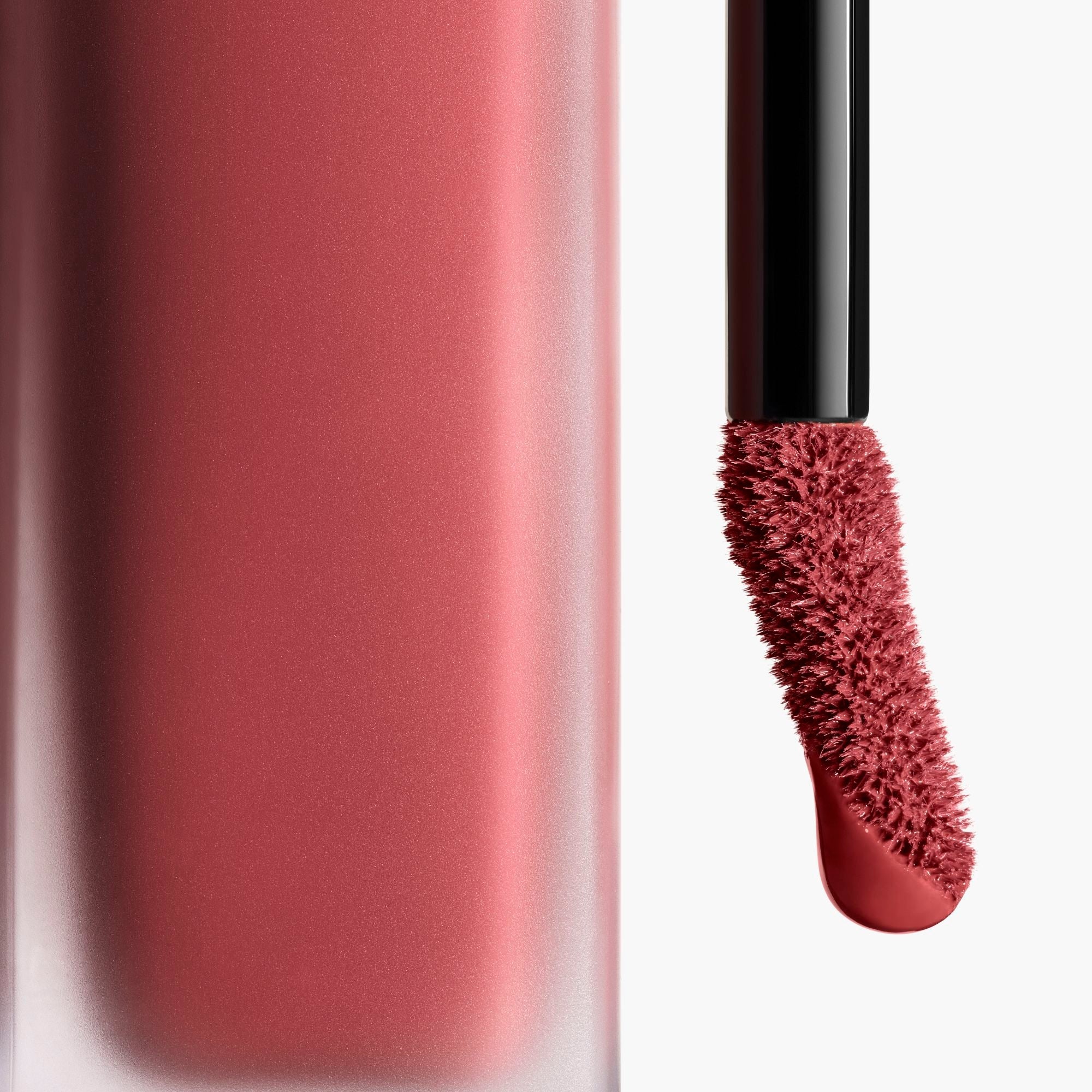 ROUGE ALLURE LIQUID VELVET - LE ROUGE À LÈVRES FLUIDE MAT INTENSE À LA TENUE ULTRA LONGUE DURÉE