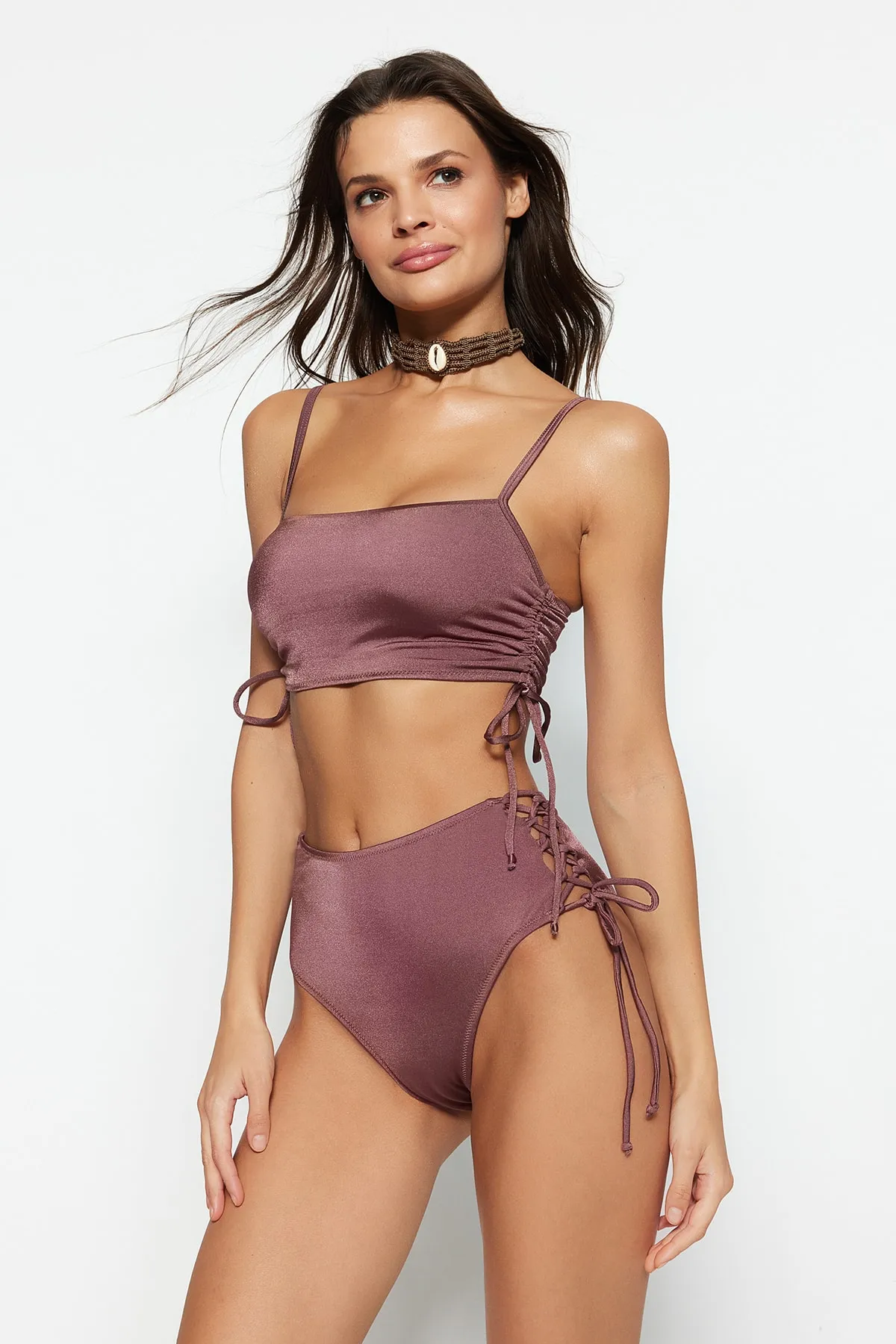 Trendyol Collection  Braune Hipster-Bikinihose mit hoher Taille und Paspelierung TBESS22BA0044