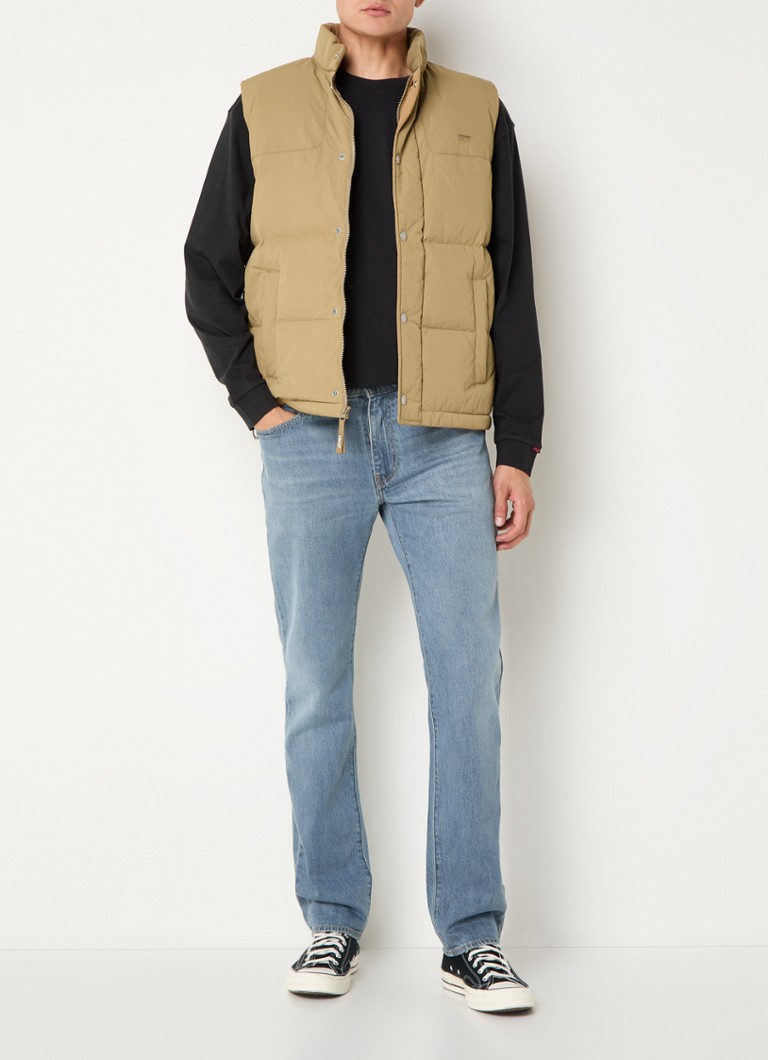 Vestă matlasată Levi's Rockridge cu umplutură de puf și buzunare cu fermoar.