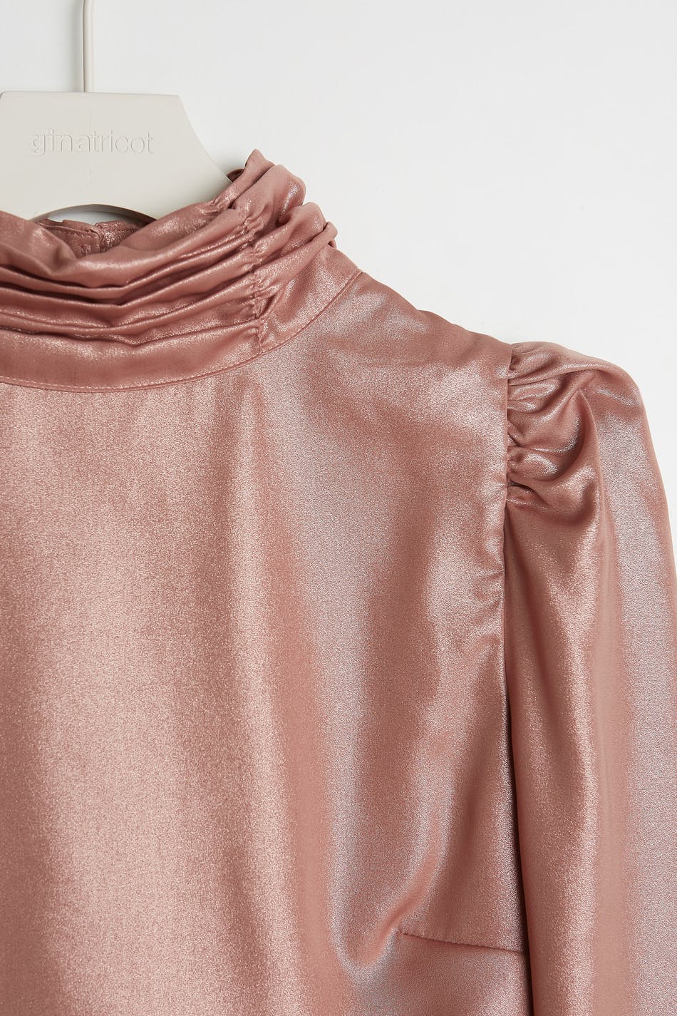 Liv open back top