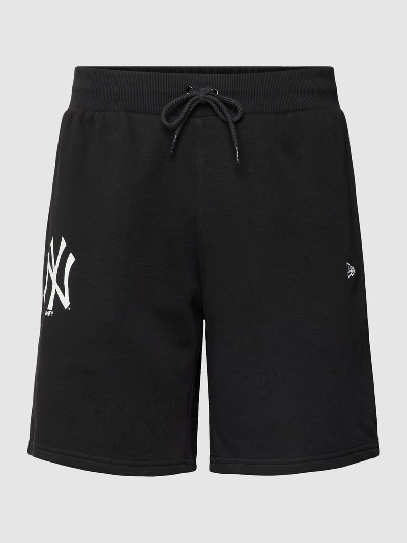 Sweatshorts mit Label-Print in schwarz