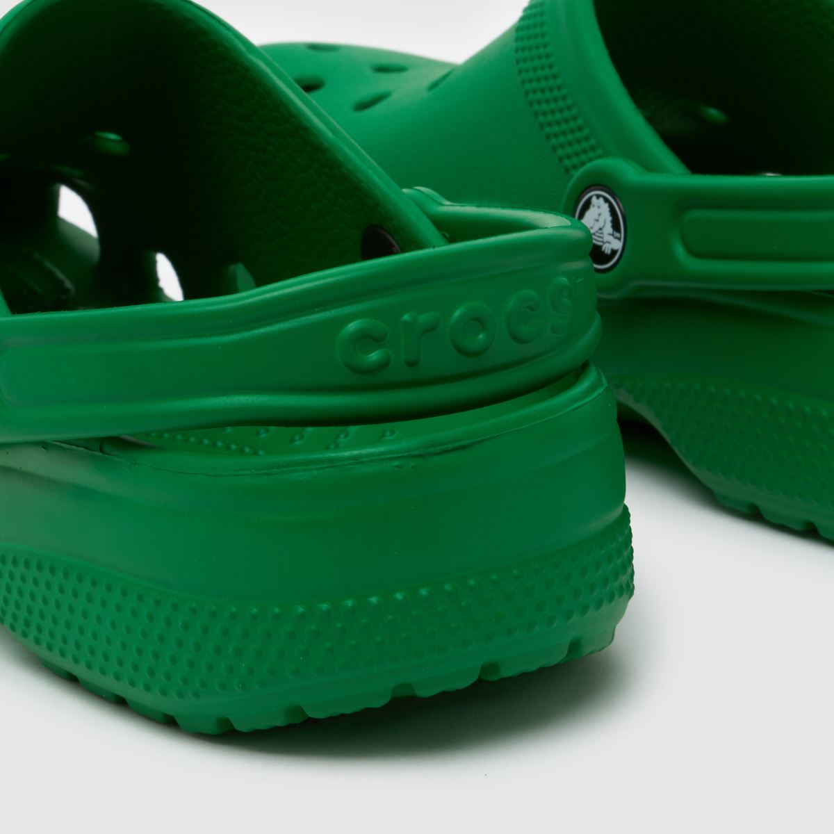 Crocs klasszikus klumpa szandál sötétzöld színben