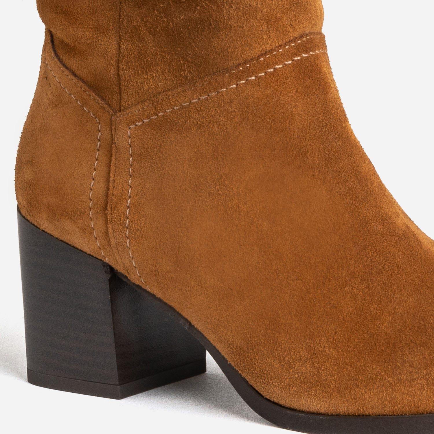 Botte TEXTO camel en cuir velours à tige plissée