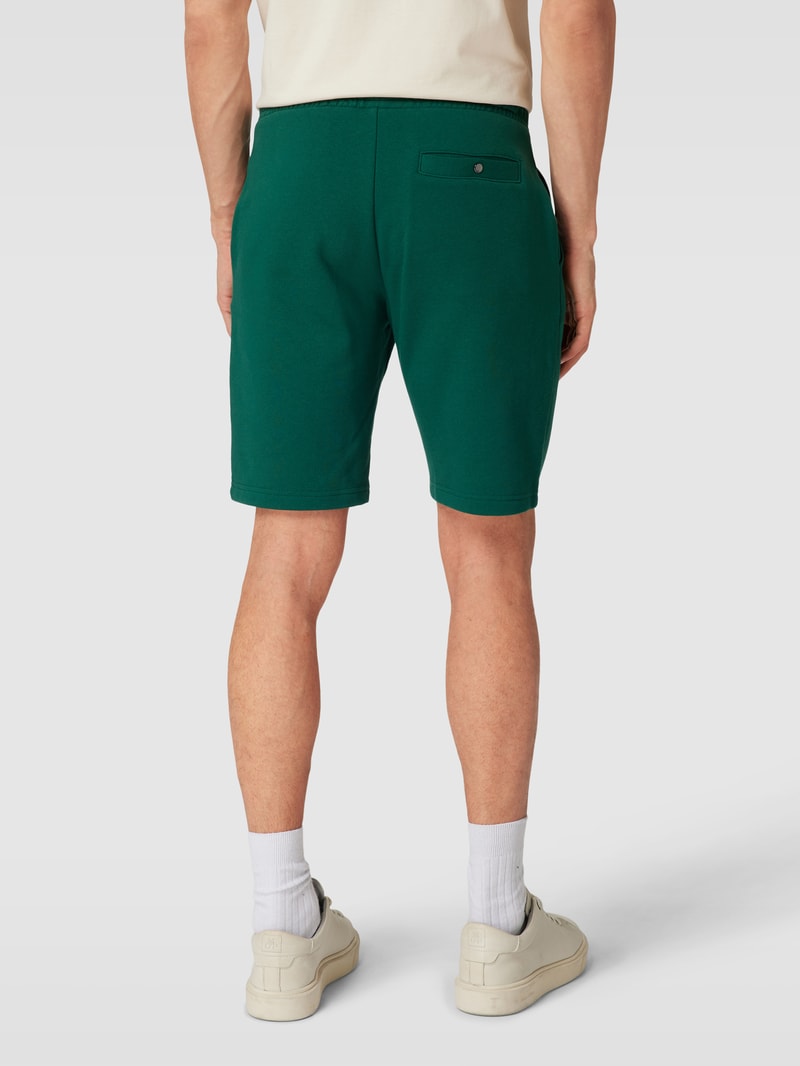 Shorts mit seitlichen Eingrifftaschen in dunkelgrün