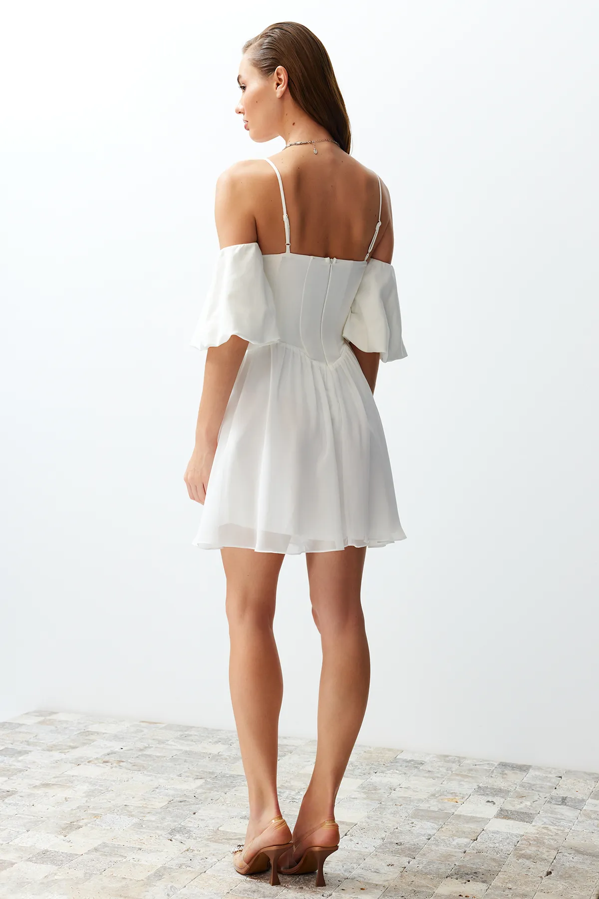 Trendyol Collection  Weiße Braut-Taillenöffnung/Skater-Korsett, detaillierte Hochzeit/Elegantes Nikah-Abendkleid TPRSS24EL00116