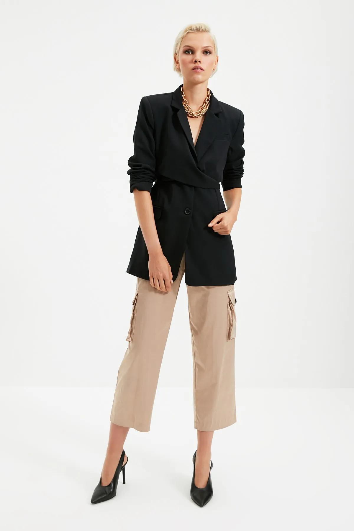 Trendyol Collection  Schwarzer gewebter Blazer mit normalem Futter und zweireihigem Verschluss, mit Gürtel TWOAW21CE0320