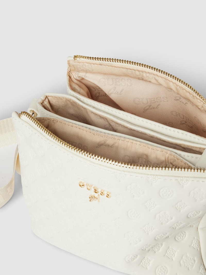 Crossbody Bag mit Label-Applikation in offwhite