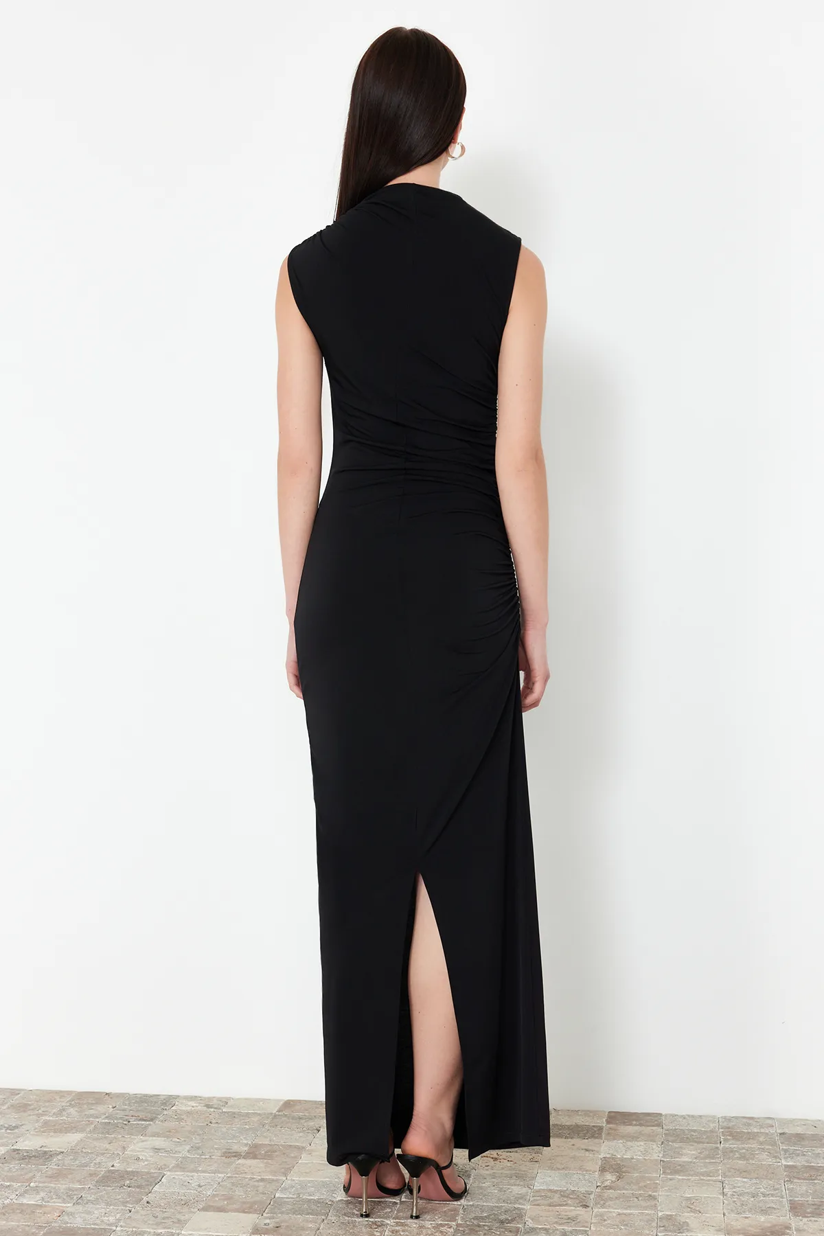 Trendyol Collection  Schwarzes drapiertes tailliertes/tailliertes Stehkragen-Ärmelloses dehnbares Strick-Maxi-Bleistiftkleid TWOSS24EL00830